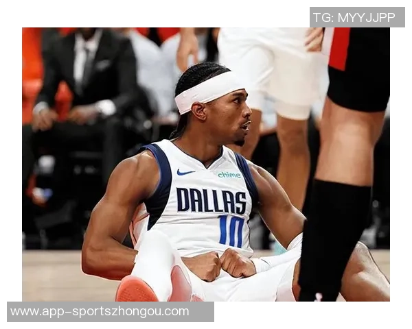 克莱上半场表现出色三分命中率高助球队稳住局势 克莱上半场表现出色三分命中率高助球队稳住局势